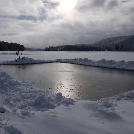 Le Nid Dore Sur Le Lac Val des Monts 外观 照片