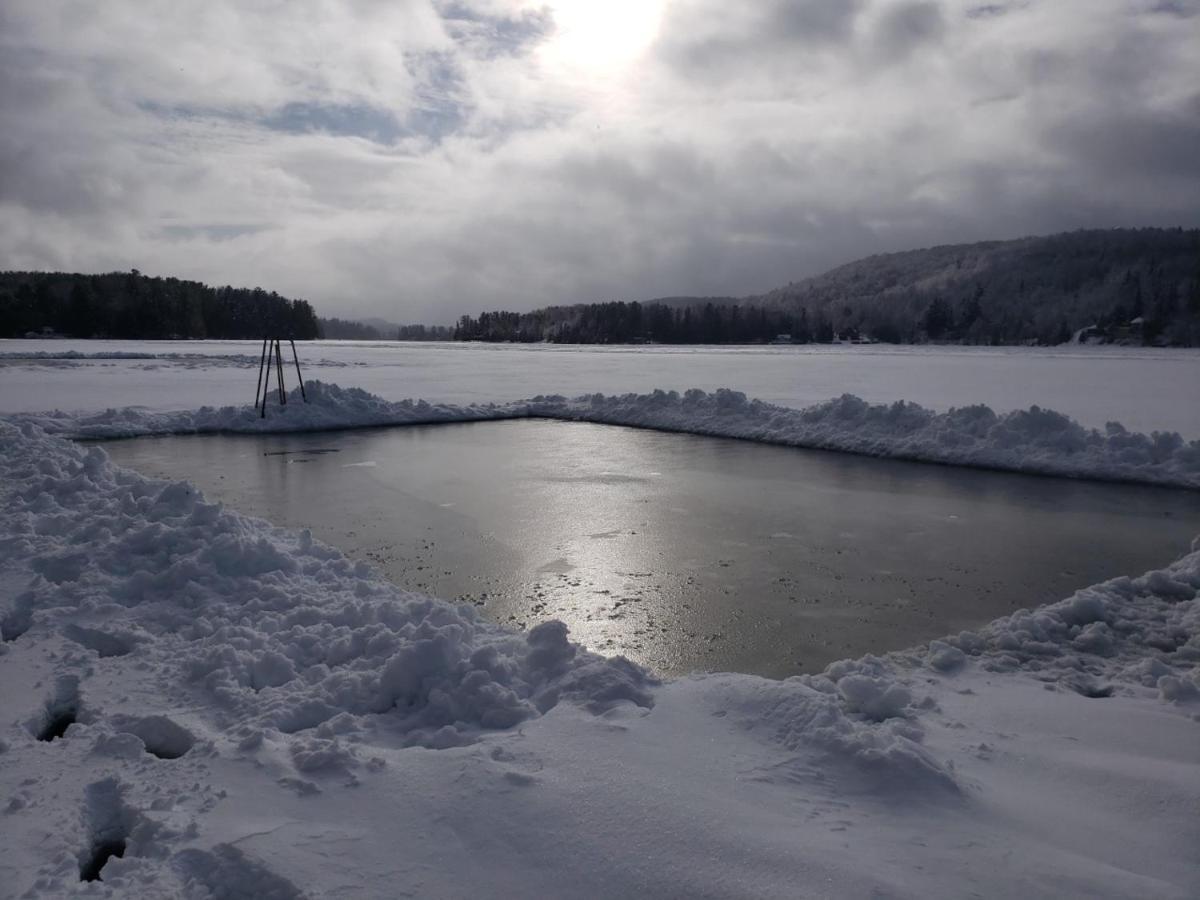 Le Nid Dore Sur Le Lac Val des Monts 外观 照片